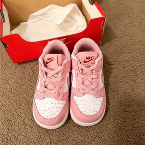 Nike Kids Sneakers in Pink and White